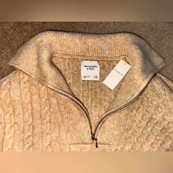 Abercrombie & Fitch Preppy Cable Knit Sweater - Picture 3 of 10